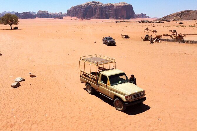 4x4 Full-Day Desert Tour - Khazali Canyon, Small Arch, and Lawrence House: Rock Formations With Character