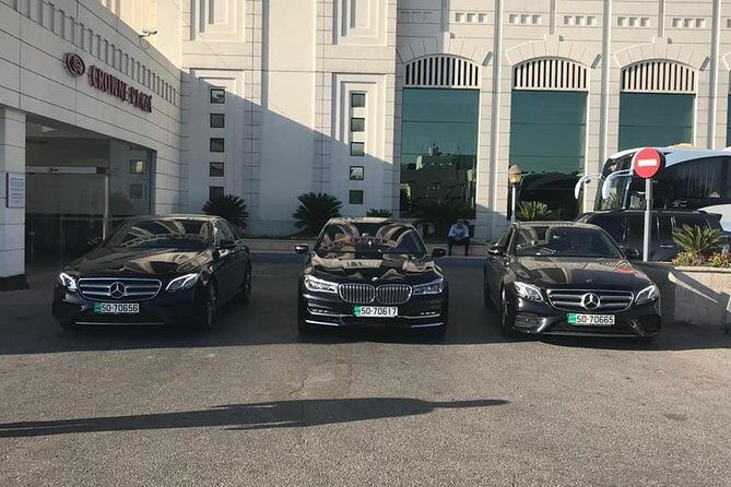 Airport pickup or drop off transfer from or to Amman city - Finding your driver: the name sign, the suit factor, and the first 10 minutes