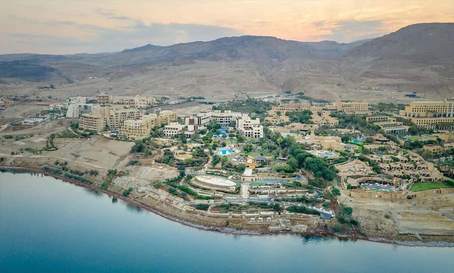 Amman: Madaba City, Mount Nebo & Dead Sea Private Day Tour - White Architecture in Modern Amman: More than a drive-by