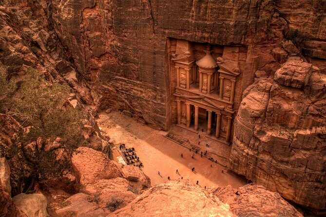 Explore Jordan Tour 6 day tour 5 nights - Petra with the right structure: 3 hours guided, then you roam