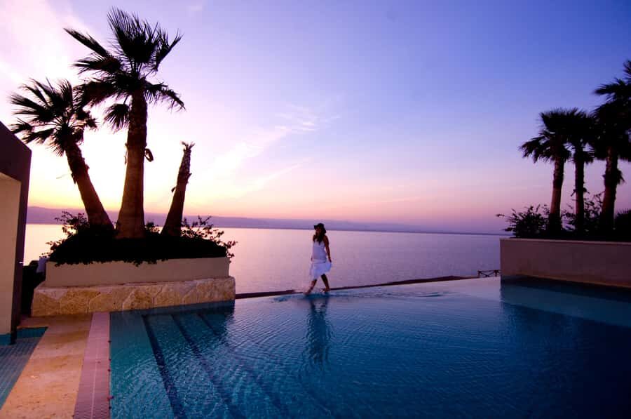 From Amman: 5-Hour Dead Sea Experience with Lunch & Return - Dead Sea Float Basics: What 10 Times Salt Really Feels Like