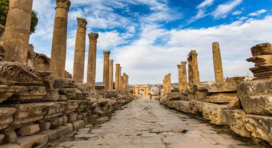 From Amman: Private Half-Day Tour to Jerash - Walking Jerash’s Main Sights: Oval Plaza, Zeus & Artemis