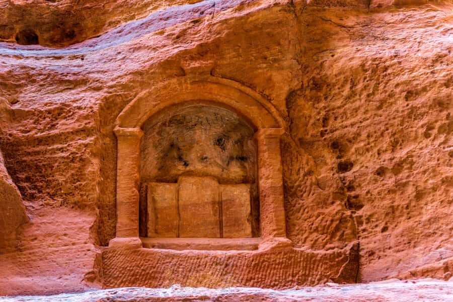 From Eilat: Petra Day Private Tour - The guided 3-hour Petra core: tombs, facades, theater, and caves