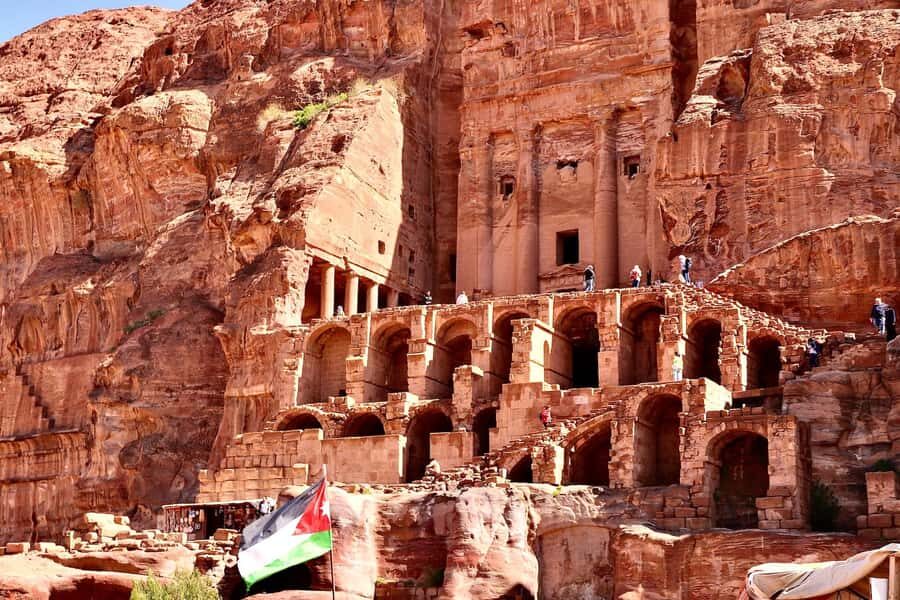 From Tel Aviv: Guided Day Trip to Petra with Lunch - The Siq gorge to the Treasury: where the timing really works