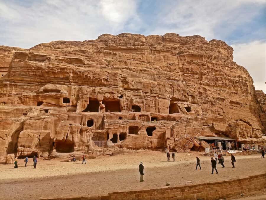 From Tel Aviv: Guided Day Trip to Petra with Lunch - Lunch at a local restaurant: fueling for the last stretch