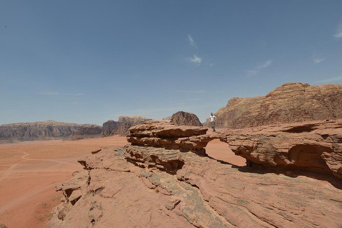 Full Day Jeep Tour with Overnight in beduin Camp Stay! (All Meals Included) - Who this Wadi Rum jeep tour + camp overnight is best for