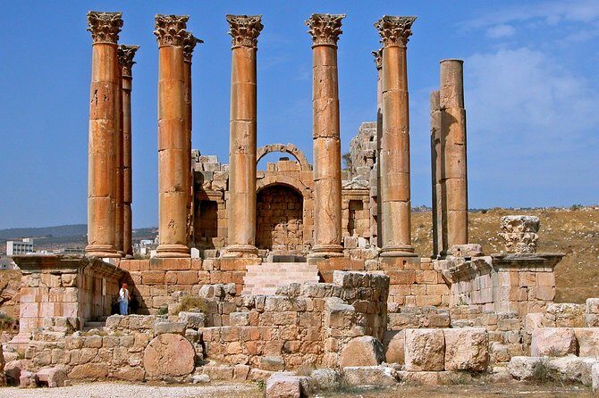 Full-Day Tour: Umm Qais, Jerash, and Ajloun from Amman - Umm Qais and the Museum: Gadara’s Roman Bones Above the Valleys