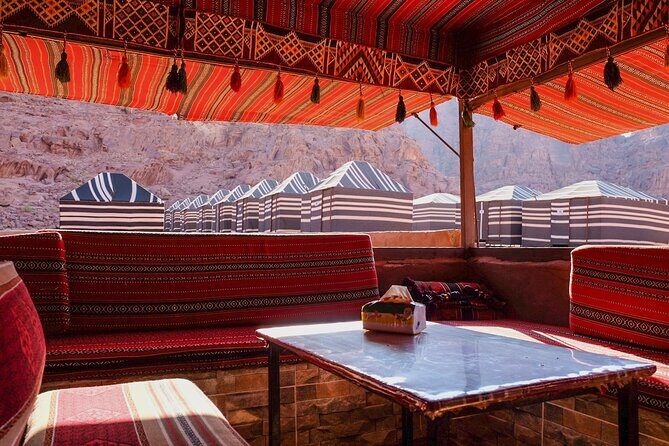 Half day Jeep Tour in Wadi Rum incl. water and Bedouin tea - Khazali Canyon inscriptions: where the rocks start talking