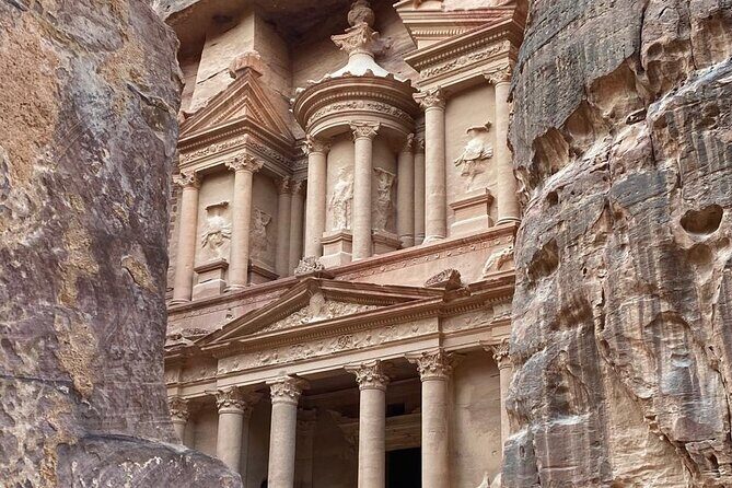 Petra and Wadi Rum in One Day | The Jordanian Mappers - Al Khazneh (The Treasury): Why This Facade Sucks You In