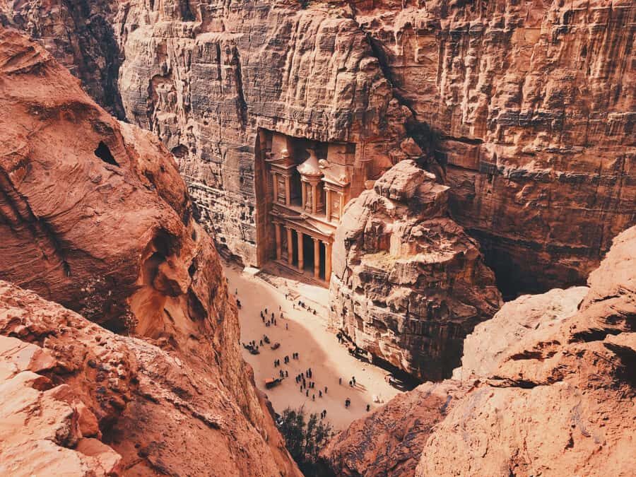 Petra & Wadi Rum: Full Day Private Tour with Hotel Pickup - Entering Petra Through the Siq: Where the Atmosphere Starts