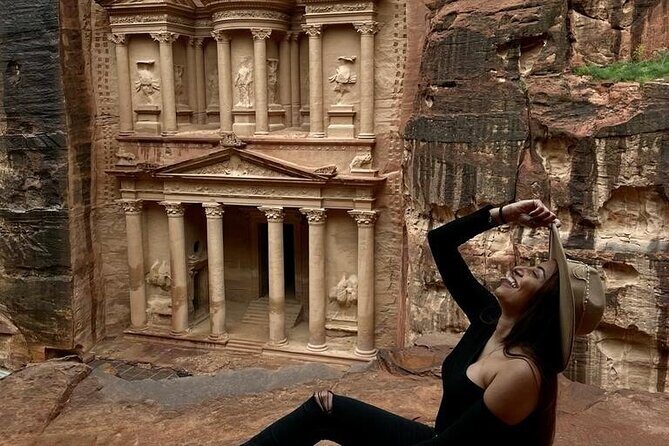 Private Full Day Tour from Amman to Petra City - Entering Petra: the Siq and the first big wow