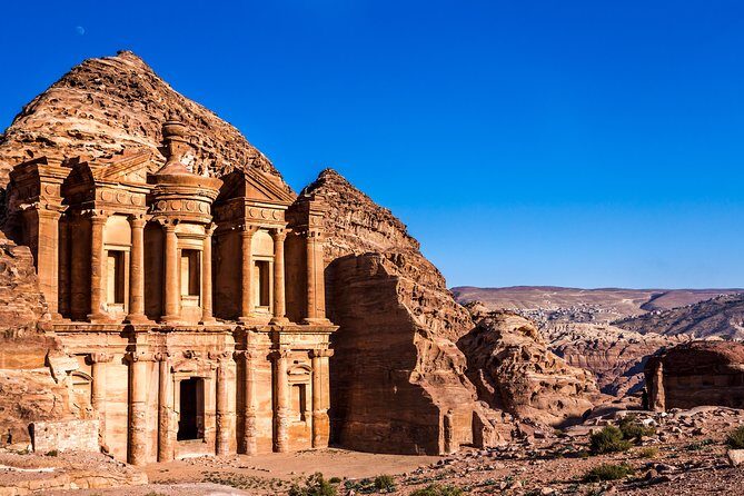 Private Petra Day Trip Including Little Petra from Amman - Entering Petra Through the Siq: The Walk (and Horse Option) Before El Khazneh