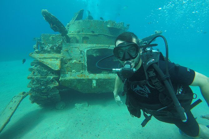 Shore Discover SCUBA Diving/Introductory Diving - One Dive - The training moment: safety, equipment basics, and hand signals