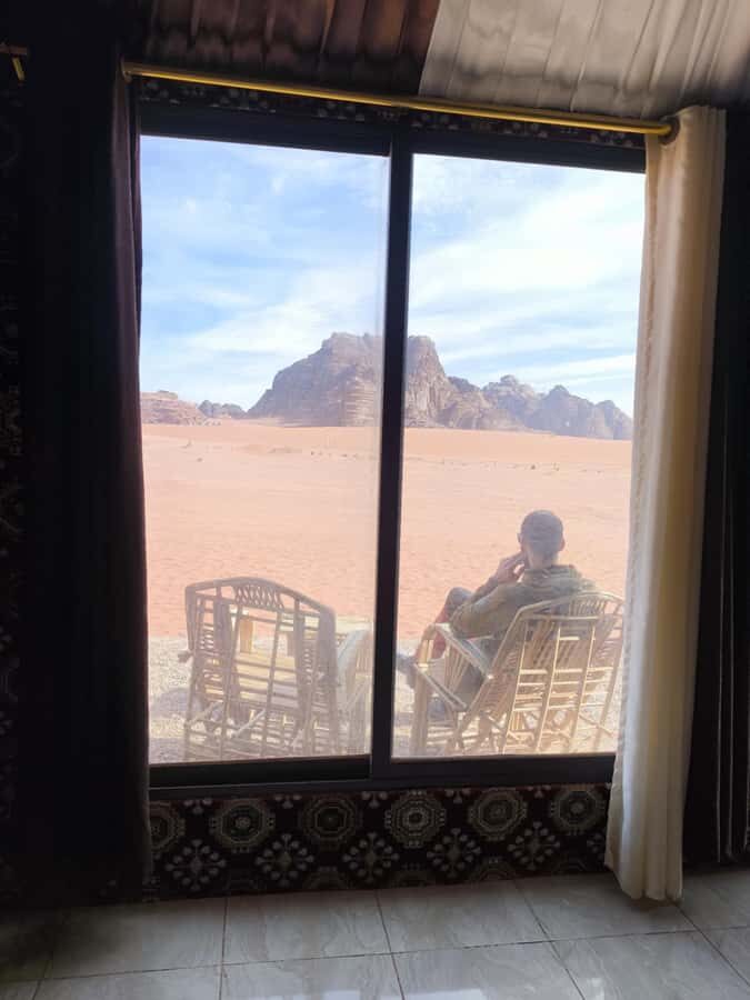 Wadi Rum: 1-Night Jeep Tour with Dinner and Breakfast - Starting at Wadi Rum Rest House: The Pickup Moment That Sets Expectations