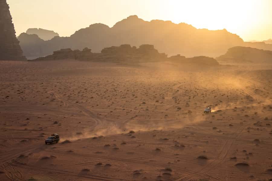 Wadi Rum: Explore 10-Hour Jeep Tour Pass, Guide, Meal & Stay - Sunset viewpoint time: when the desert goes quiet