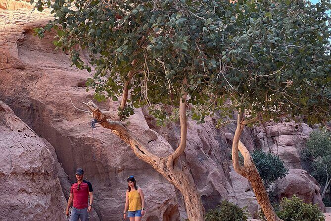 Wadi Rum Short Tours - Little Rock Arch: small arch, big panorama